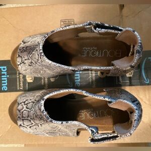 Snake skin wedges. Corky brand